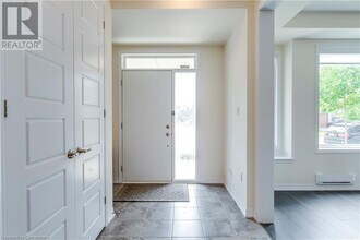 3343 Vardon Wy in Oakville, ON - Building Photo - Building Photo