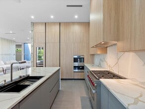 871 NE 83rd St in Miami, FL - Building Photo - Building Photo