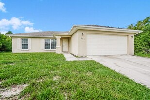 758 Chemstrand St E in Lehigh Acres, FL - Building Photo