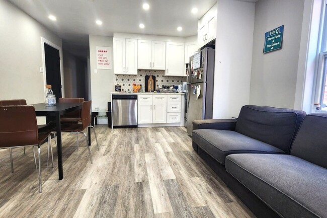 property at 2105 Rue Saint-Timothée