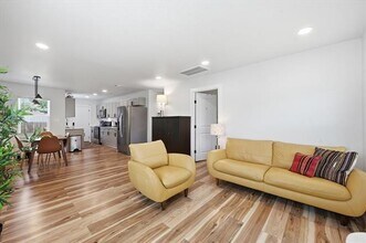 303 Brodie St in Dallas, TX - Building Photo - Building Photo