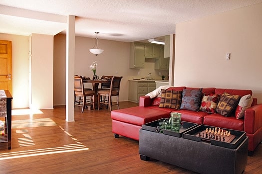 Pinewood Villas Apartments in Orange, CA - Foto de edificio - Building Photo