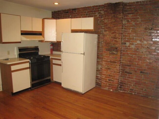 15 Howe St in Somerville, MA - Building Photo - Building Photo