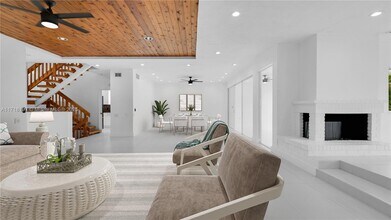 2000 S Bayshore Dr in Miami, FL - Building Photo - Building Photo