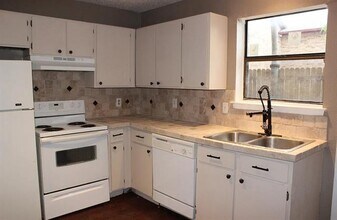 219 Shrum Ct in Irving, TX - Building Photo - Building Photo