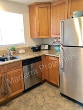 2152 Dogwood Rd in Tustin, CA - Building Photo - Building Photo