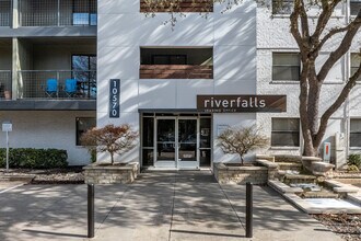 Riverfalls at Bellmar in Dallas, TX - Building Photo - Building Photo