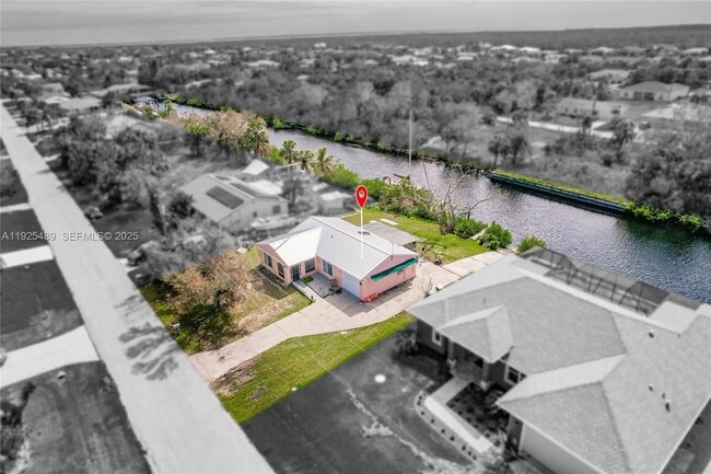 18406 Van Nuys Cir in Port Charlotte, FL - Building Photo - Building Photo