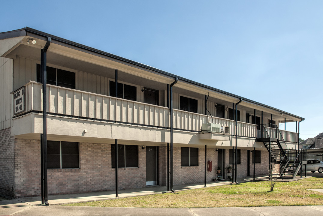 Royal Neches in Port Neches, TX - Building Photo