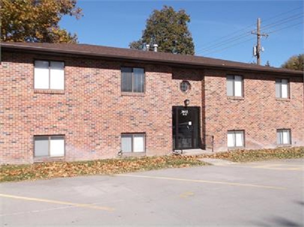 2604 N Webb Rd, Unit 4 in Grand Island, NE - Foto de edificio