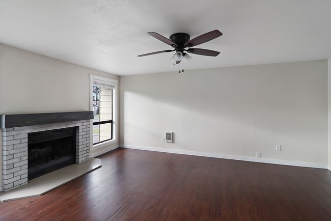 498 NW 7th Ave in Oak Harbor, WA - Building Photo - Building Photo