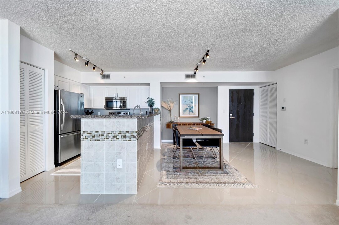 205 Michigan Ave, Unit 3009 in Miami Beach, FL - Building Photo