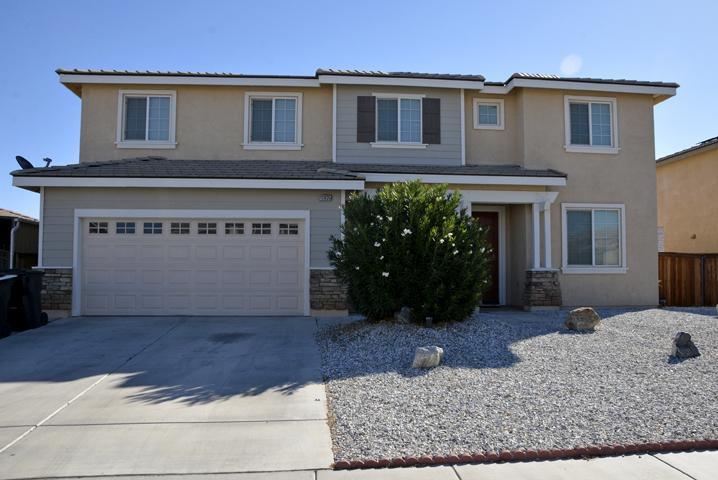 13035 Whispering Creek Way in Victorville, CA - Building Photo