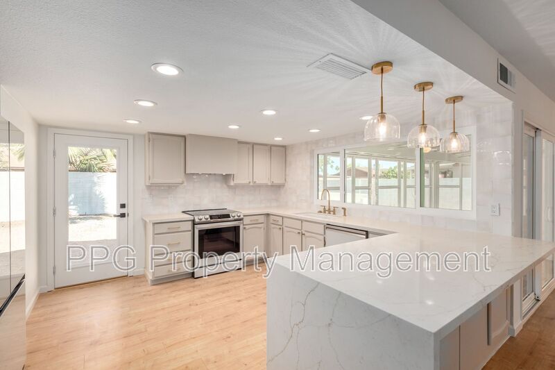 11025 N 55th Ave in Glendale, AZ - Building Photo