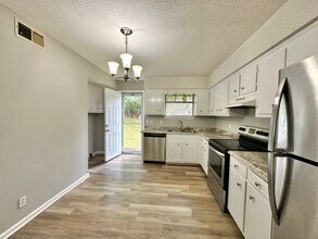 4404 Gina Brooke Dr in Nashville, TN - Foto de edificio - Building Photo