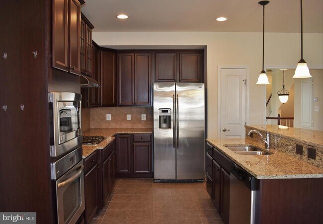 212 Mill Pond Rd in Frederick, MD - Foto de edificio - Building Photo