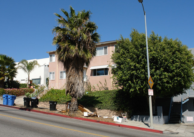 546 N Normandie Ave in Los Angeles, CA - Foto de edificio - Building Photo