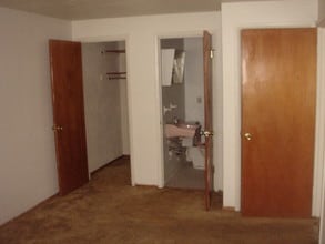 3838 Washington Ave in Cincinnati, OH - Foto de edificio - Other