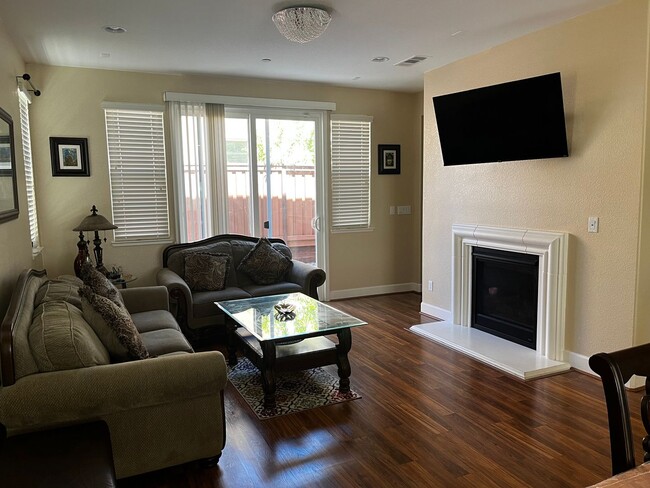 913 Blossom Rock Ln in Folsom, CA - Building Photo - Building Photo