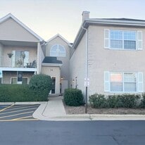 728 N Gary Ave, Unit 212 in Carol Stream, IL - Building Photo