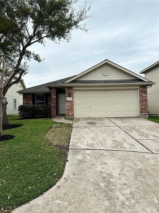 19807 Bettencourt Ln in Houston, TX - Building Photo