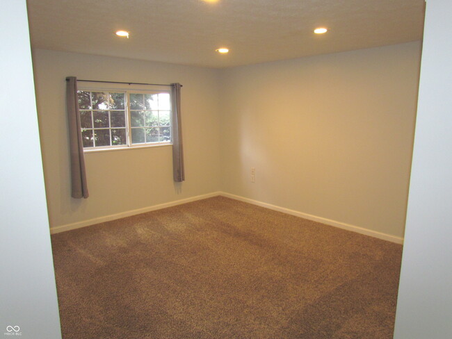 property at 13888 Willesden Cir