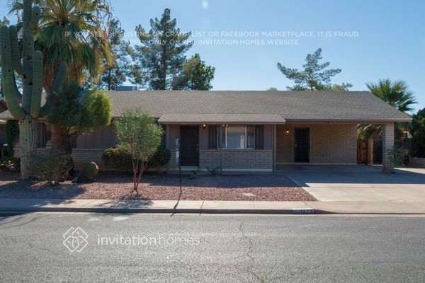 property at 1129 E Hampton Cir