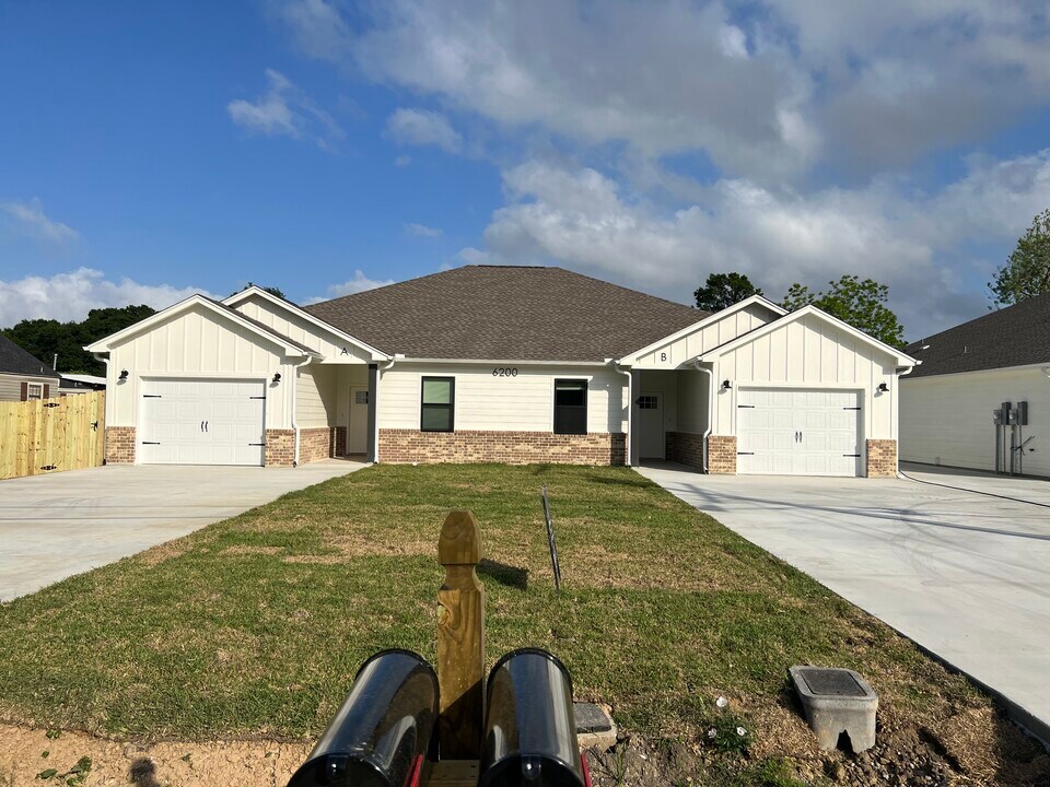 409 Canal St in Port Neches, TX - Building Photo