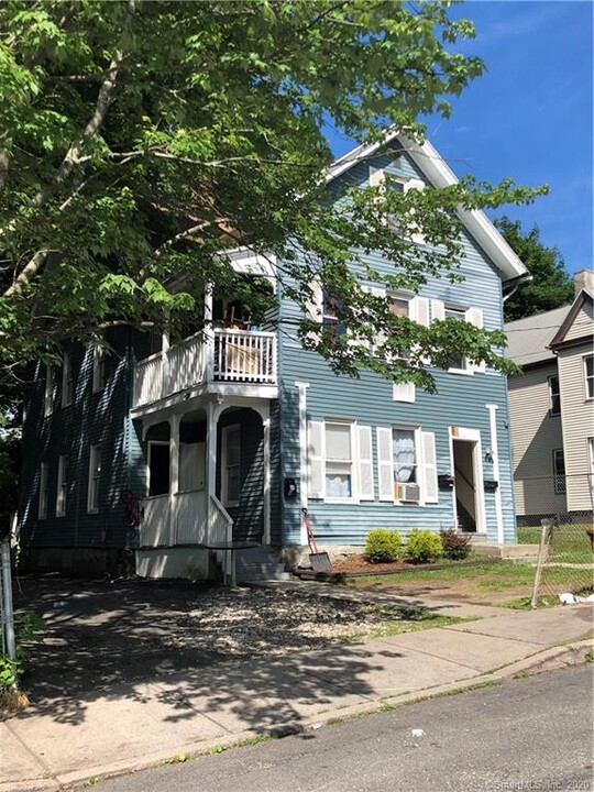 27 Beacon St in Waterbury, CT - Building Photo