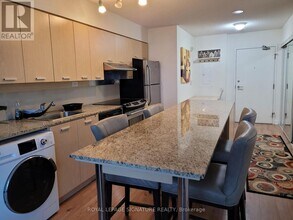 15 Singer Ct in Toronto, ON - Building Photo - Building Photo