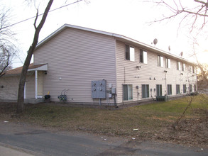 315 44th Ave NE in Minneapolis, MN - Building Photo - Building Photo