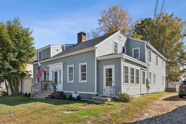 10 High St in Kennebunk, ME - Building Photo - Building Photo
