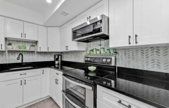21287 Gertrude Ave in Port Charlotte, FL - Foto de edificio - Building Photo
