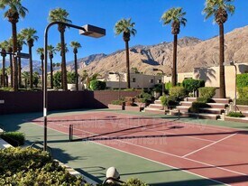 999 Village Square S in Palm Springs, CA - Building Photo