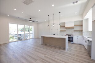 4102 Alice St in Houston, TX - Building Photo