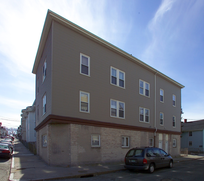 207 Mulberry St in Fall River, MA - Building Photo