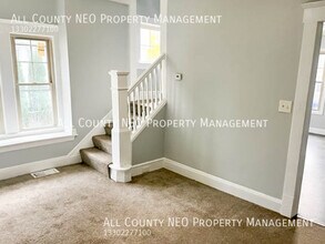 2202 W 98th St-Unit -Unit 2 in Cleveland, OH - Building Photo - Building Photo