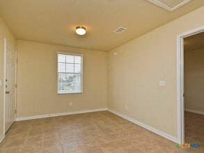 335 Rachel St in San Marcos, TX - Building Photo - Building Photo