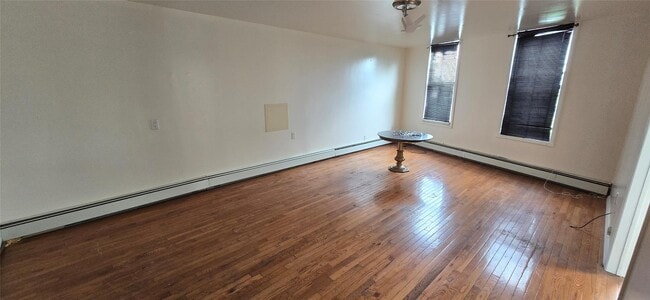 property at 263 W Merrick Rd