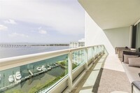 1643 Brickell Ave, Unit 1704 in Miami, FL - Foto de edificio - Building Photo