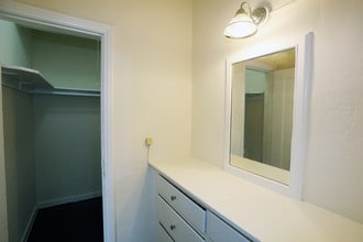 Wendover Apartments in Los Angeles, CA - Foto de edificio - Interior Photo