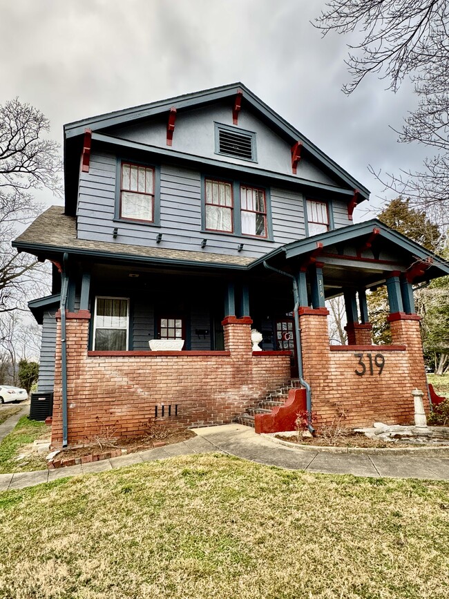 319 E Scott Ave, Unit 319-1 in Knoxville, TN - Foto de edificio - Building Photo