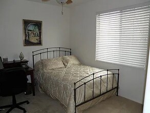 18478 N Canal Dr in Surprise, AZ - Foto de edificio - Building Photo