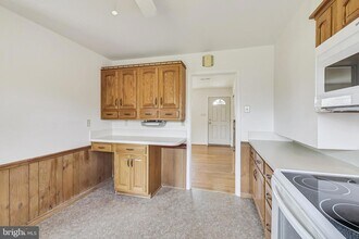 1208 Pinewood Dr in Frederick, MD - Building Photo - Building Photo