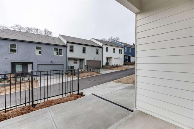 5631 W Pine St in Flowery Branch, GA - Building Photo - Building Photo