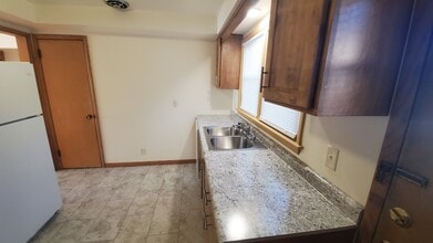 902 S Brooks St, Unit 3 in Madison, WI - Building Photo - Building Photo