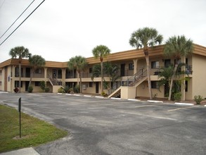 Sunset of Venice Apartments in Venice, FL - Building Photo - Building Photo