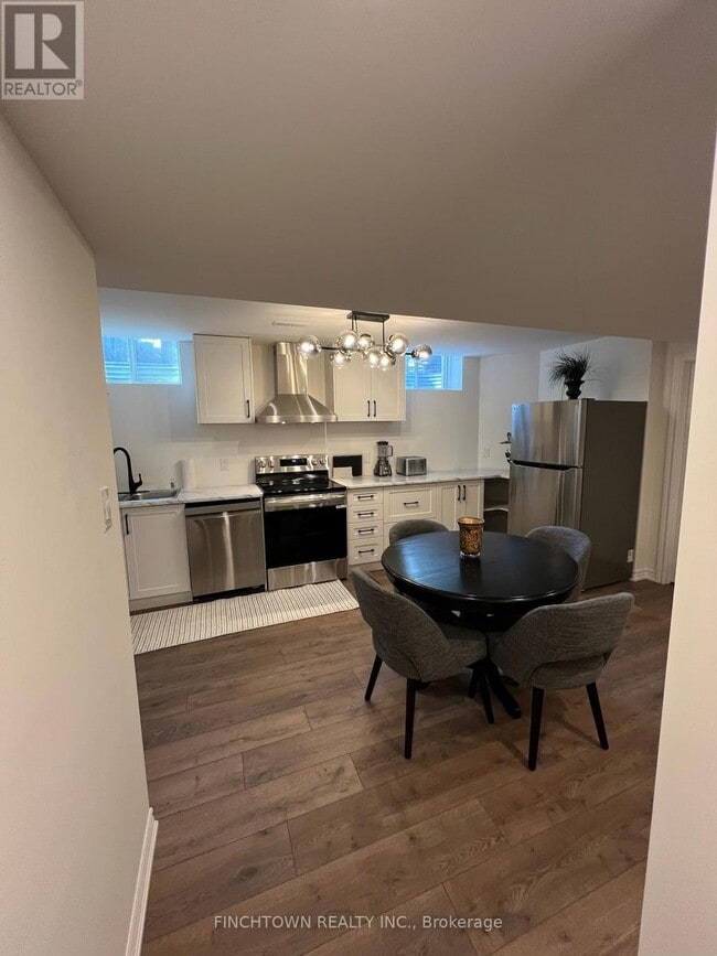 10 Green Manor Cres in Vaughan, ON - Building Photo - Building Photo