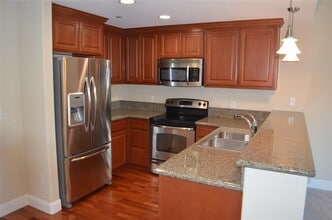 7680 Monterey Rd in Gilroy, CA - Building Photo - Building Photo