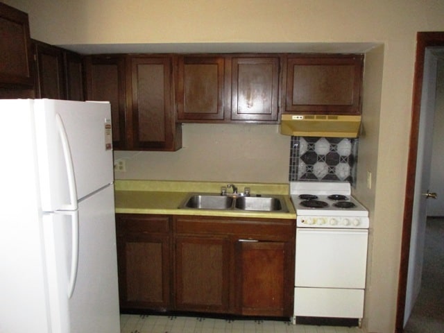 711 S Towanda Ave in Normal, IL - Foto de edificio - Building Photo